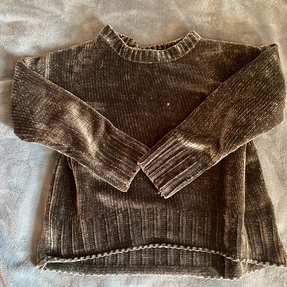 Fuzzy Knitted Sweater - Picture 2 of 4